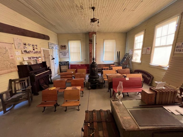 Town of Hartsville Slate Creek School House