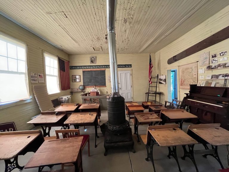 Town of Hartsville Slate Creek School House